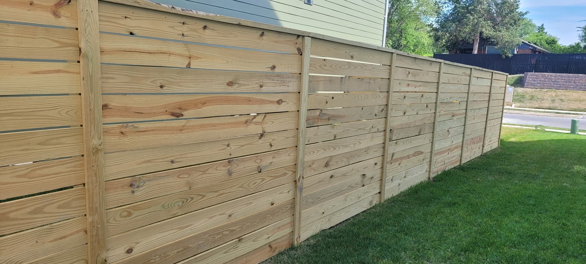 Horizontal wood privacy fence installation in Northern Virginia by Ventura Home Improvement