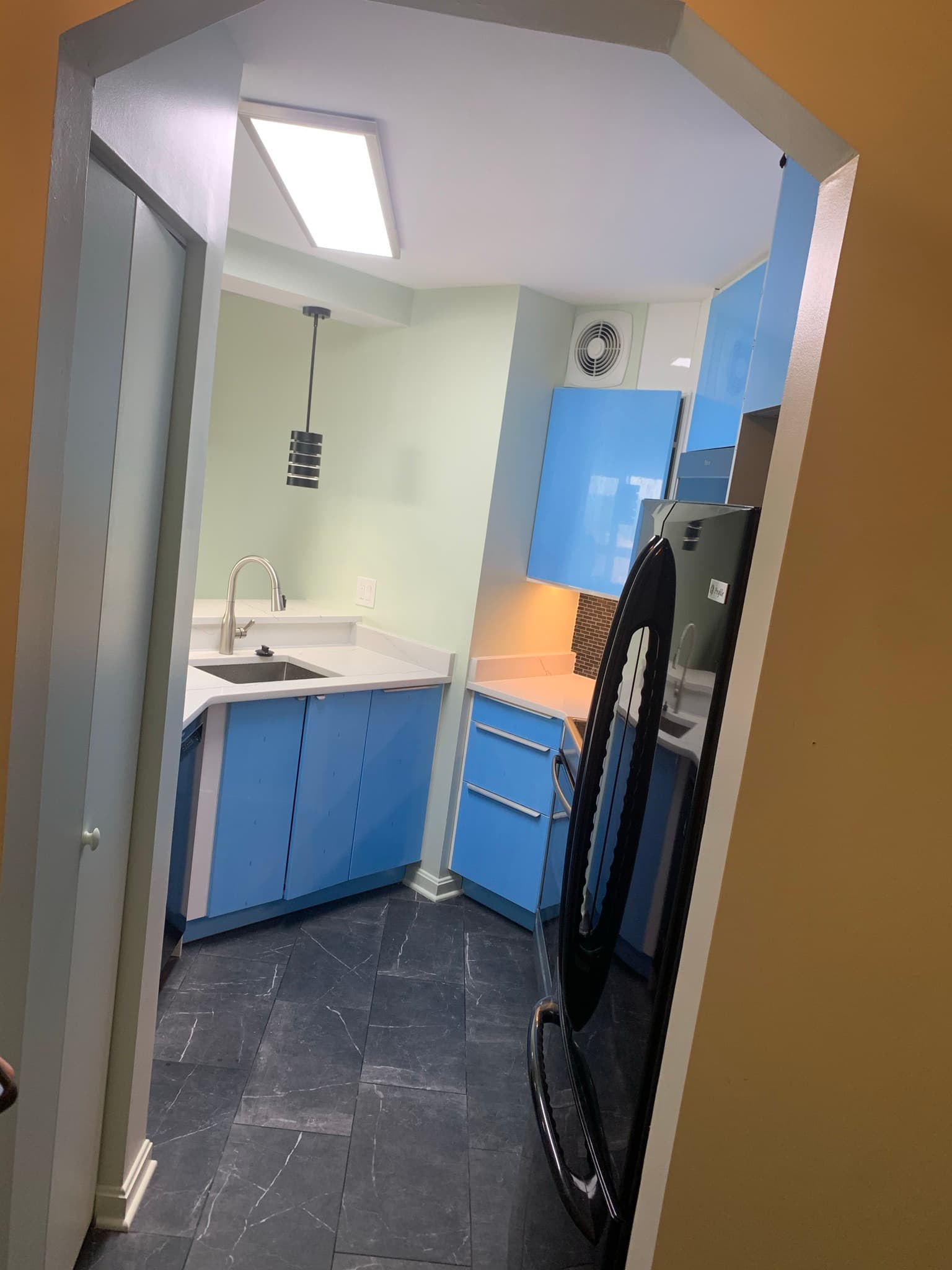 Kitchen renovation with quartz island countertop
