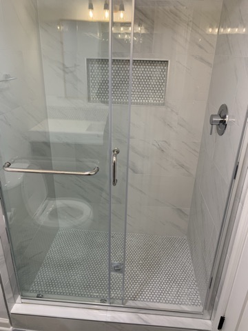 Walk-in shower with custom niche and fixtures