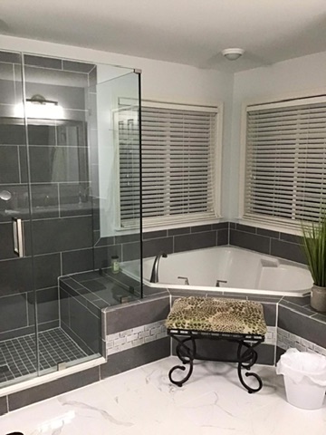 Freestanding bathtub installation by Ventura