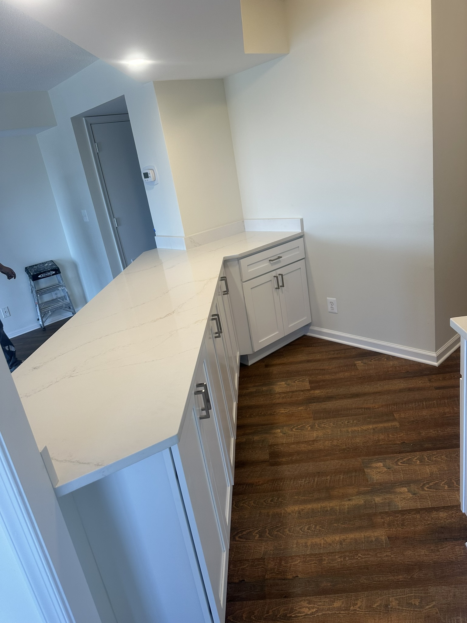 Kitchen countertop close-up with custom edge profile